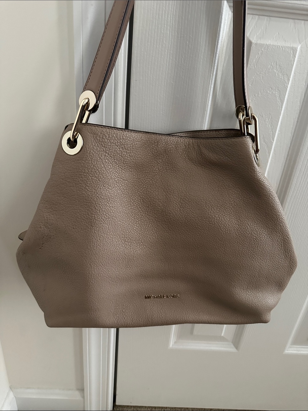 MICHAEL KORS Raven Large Shoulder Tote Truffle (Soft Beige)